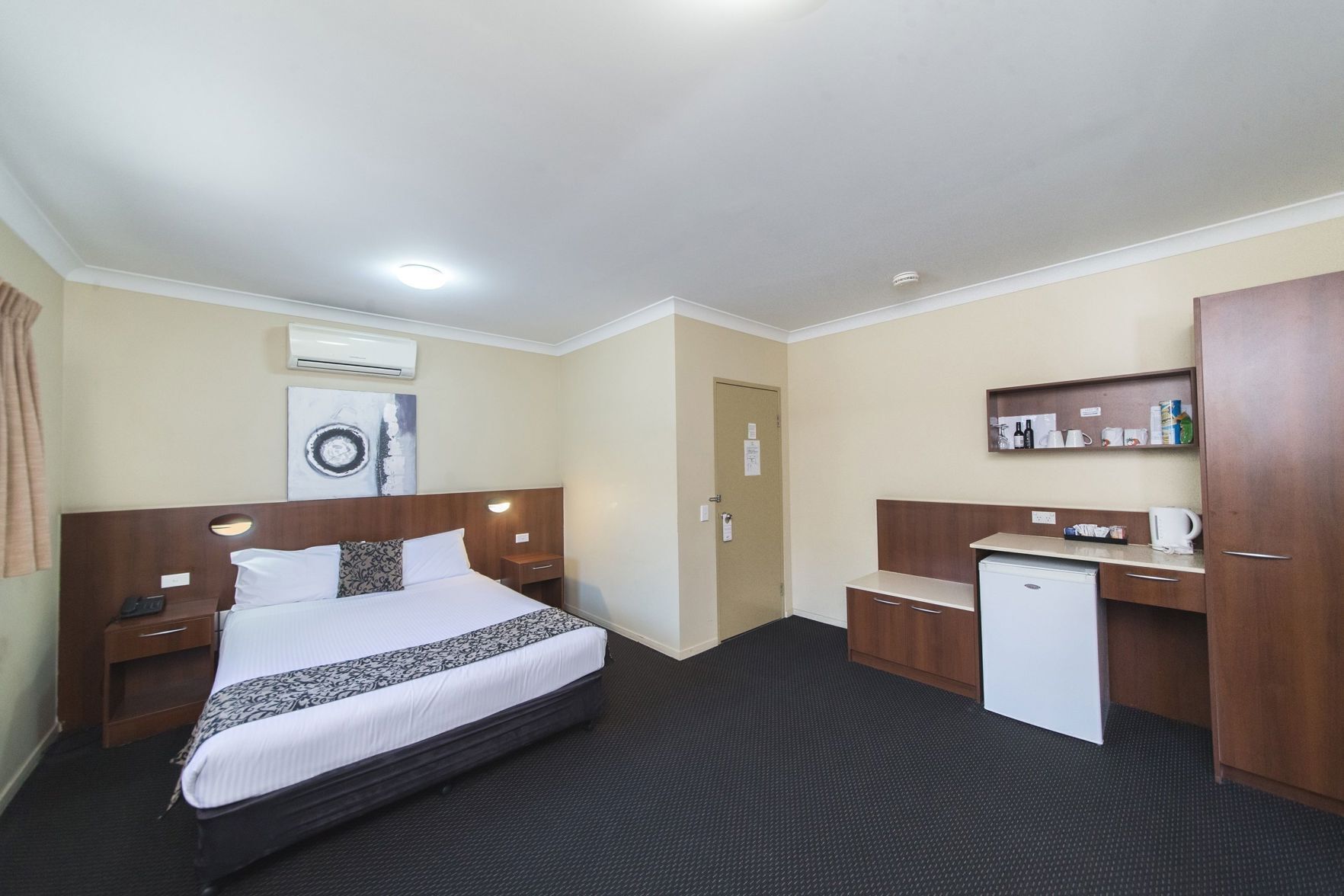 Premium bedding, soundproofing, iron/ironing board, free WiFi