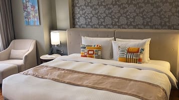Phòng đôi Tiêu chuẩn | Minibar, két bảo mật tại phòng, bàn