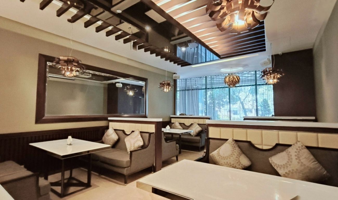 breakfast, lunch and dinner served