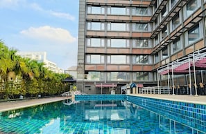 Seasonal outdoor pool
