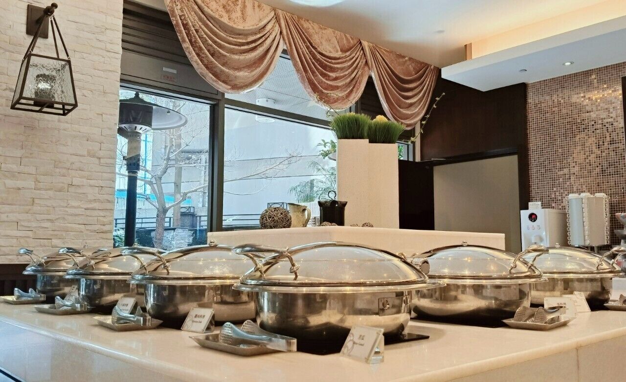 breakfast, lunch and dinner served