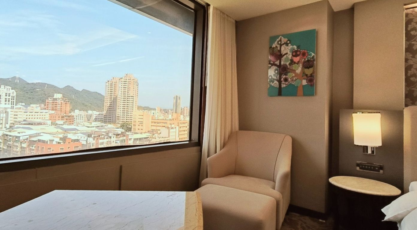 Minibar, in-room safe, desk, laptop workspace