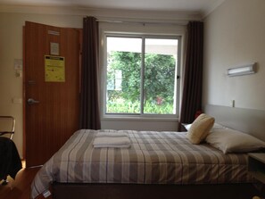 1 Schlafzimmer, Schreibtisch, Babybetten, kostenloses WLAN