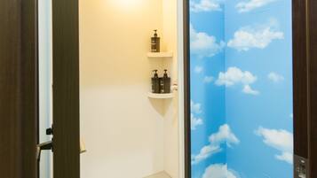 샤워 시설, 수중안마 샤워기, 슬리퍼, 비데