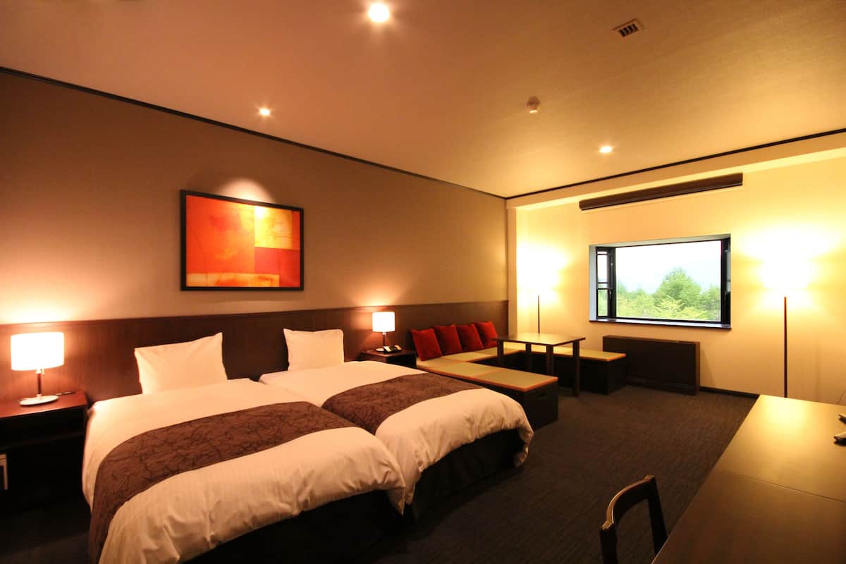 Deluxe Room, 1 Bedroom | Premium bedding, down duvets, in-room safe, desk
