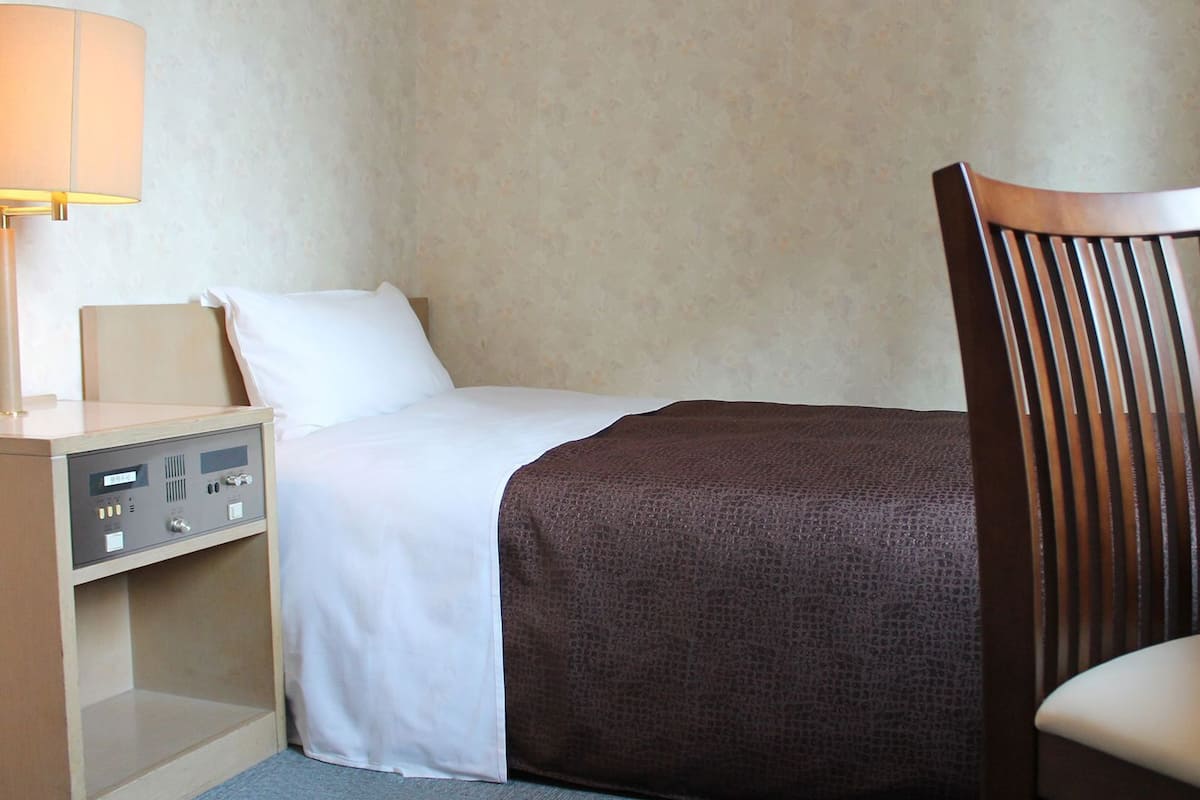 Decoración personalizada, escritorio y tabla de planchar con plancha