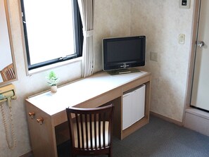 Individually decorated, desk, iron/ironing board, free WiFi - HOTEL LiVEMAX Fuchu Annex (Fuchu)