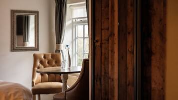 Family Suite, Ensuite (2 Adults & 2 Children ) | Premium bedding, desk, laptop workspace, iron/ironing board