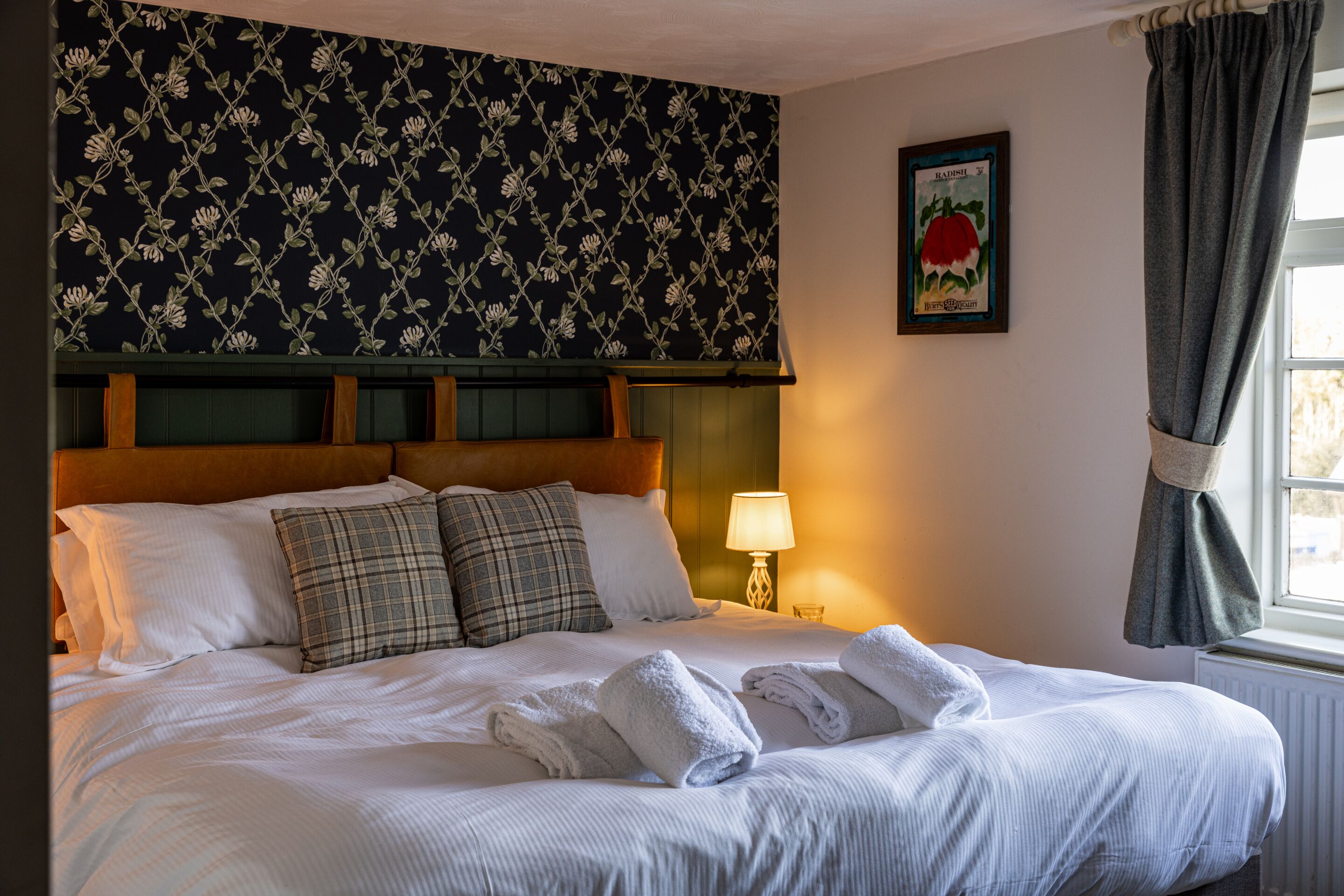 Chambre double, salle de bain attenante | Accès au Wi-Fi (inclus)