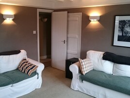 Family Room, Ensuite (Multiple Rooms)