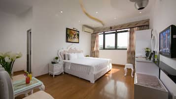 Superior-rom | Minibar, safe på rommet, skrivebord og lydisolert