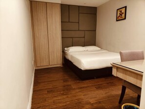 Standaard kamer, 1 twee- of 2 eenpersoonsbedden (with No window) | Individueel gemeubileerd, een strijkplank/strijkijzer