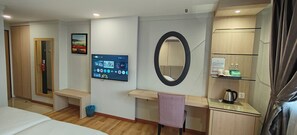 Deluxe Room | Individually furnished, iron/ironing board, rollaway beds, free WiFi