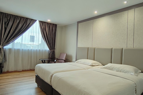 Deluxe Room | Individually furnished, iron/ironing board, rollaway beds, free WiFi