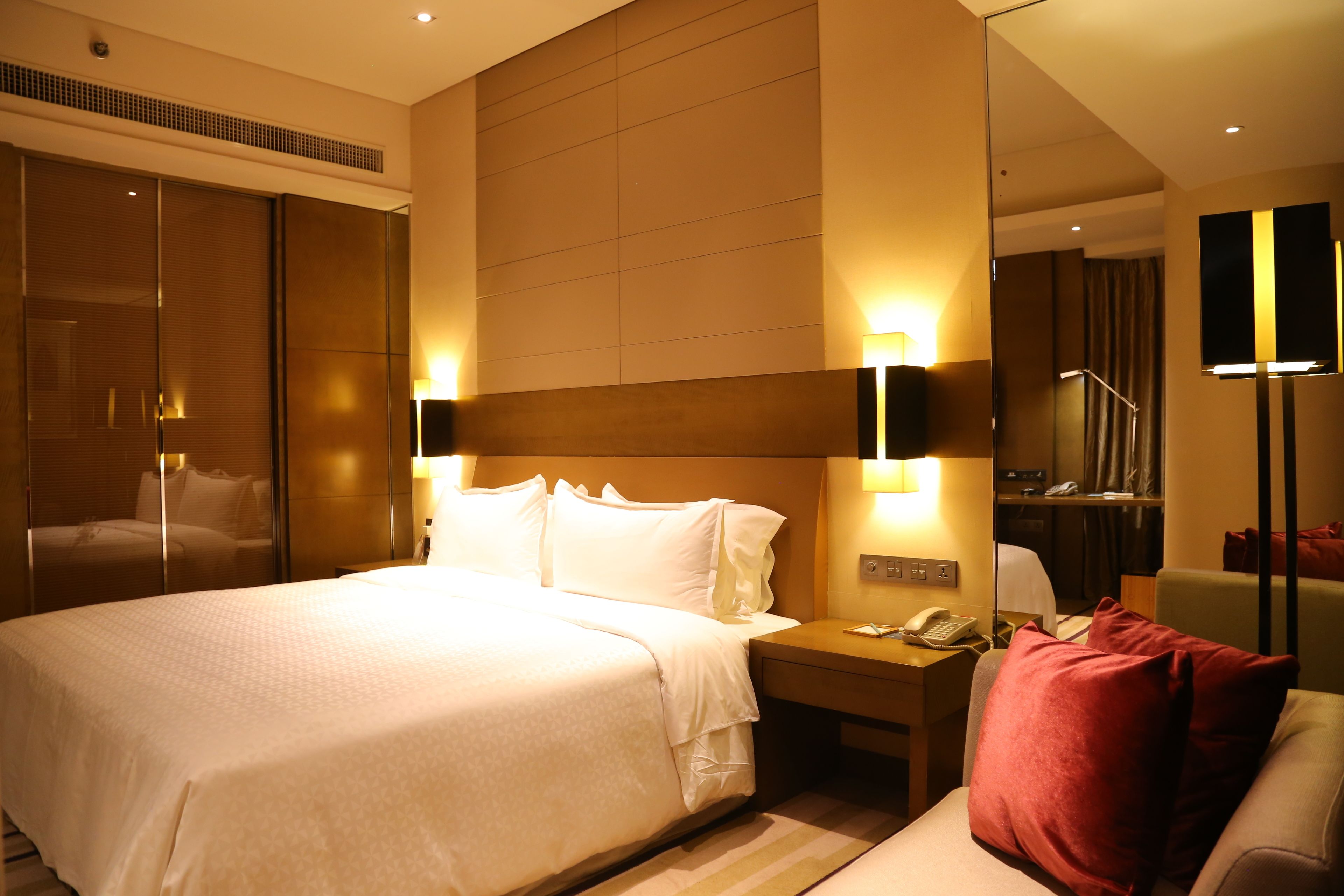 hypo-allergenic bedding, minibar, in-room safe, desk