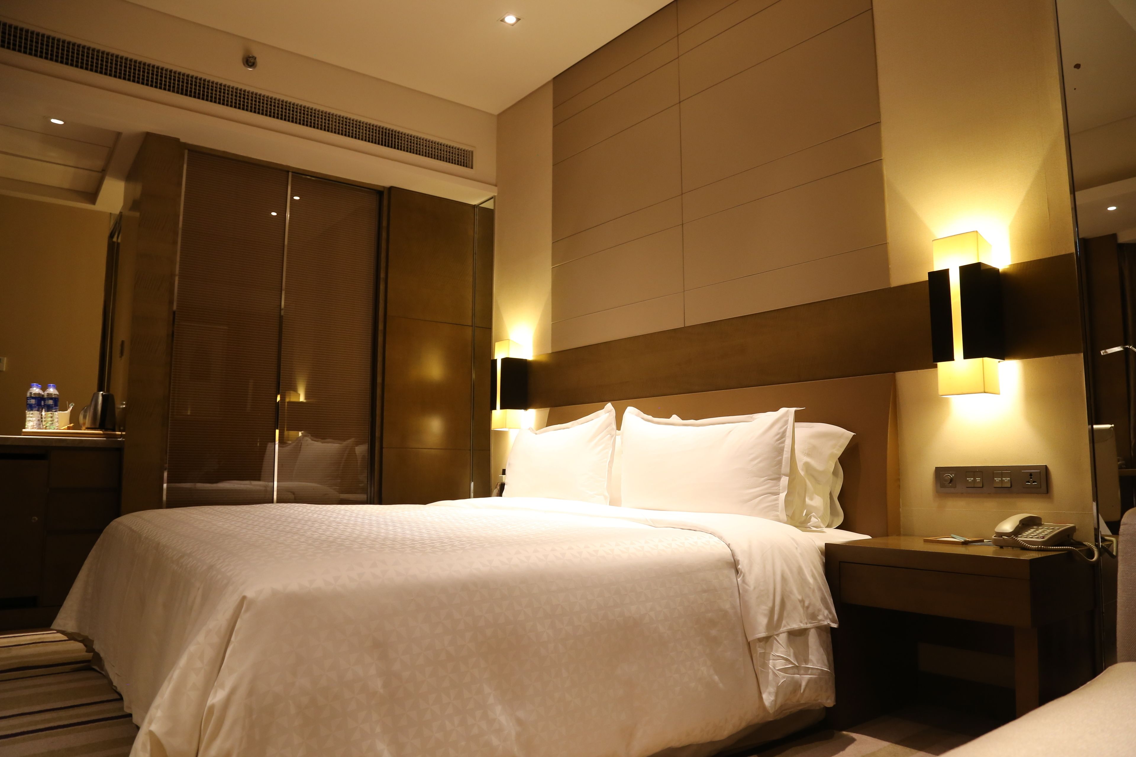 hypo-allergenic bedding, minibar, in-room safe, desk