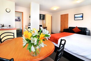 Zimmer (One Bedroom Unit)