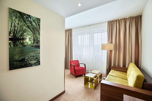 Suite Junior | Coffres-forts dans les chambres, bureau, chambres insonorisées