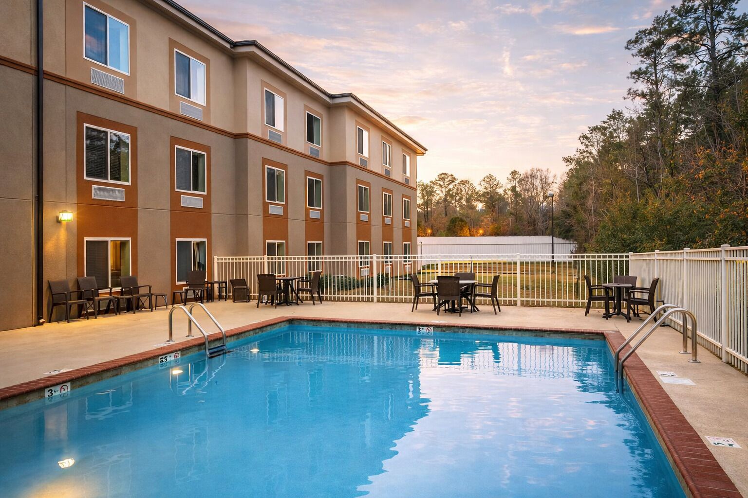 Sesongbasert utendørsbasseng