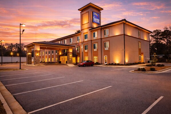 Front of property - evening/night - Sleep Inn & Suites Marion - Military Institute (Marion)