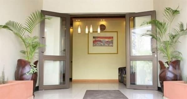 Property entrance - Nairobi Transit Hotel (Nairobi)