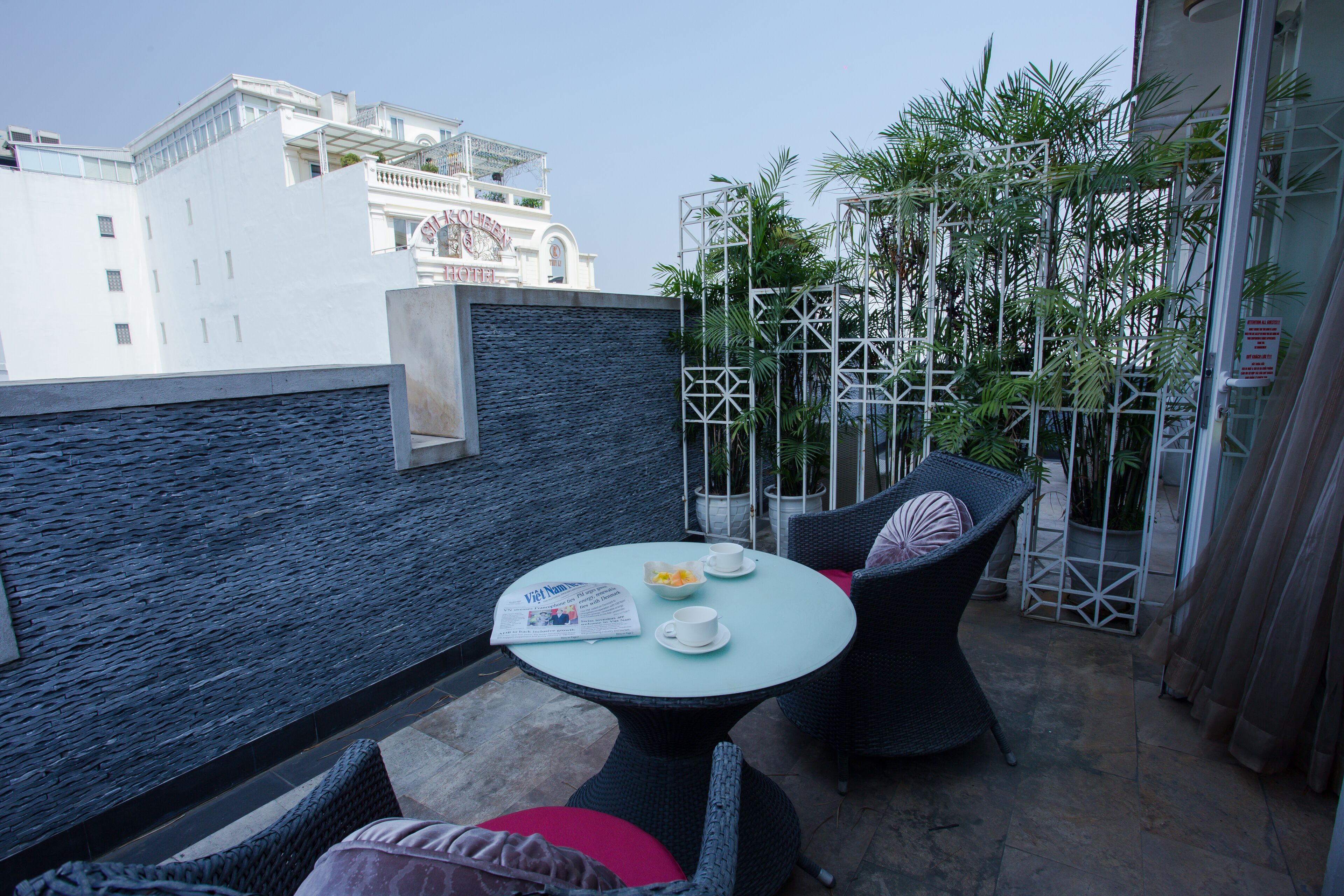 luxury suite, terrace, city view | city view