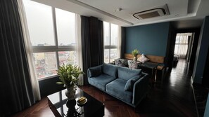 Premium bedding, minibar, in-room safe, individually decorated - Golden Silk Boutique Hotel (Hanoi)