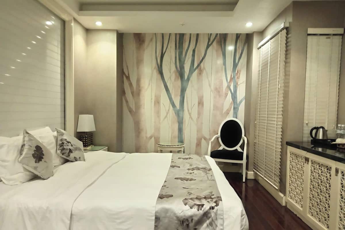 Executive Double Room | 1 bedroom, premium bedding, minibar, in-room safe
