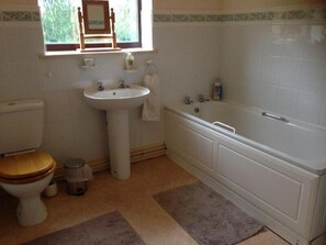 Shower, towels - Westgrange House B&B (Herne Bay)