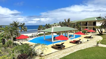 Appartement, 2 slaapkamers, uitzicht op zwembad | Uitzicht vanaf balkon