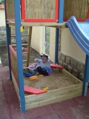 منطقة لعب الأطفال - خارجية