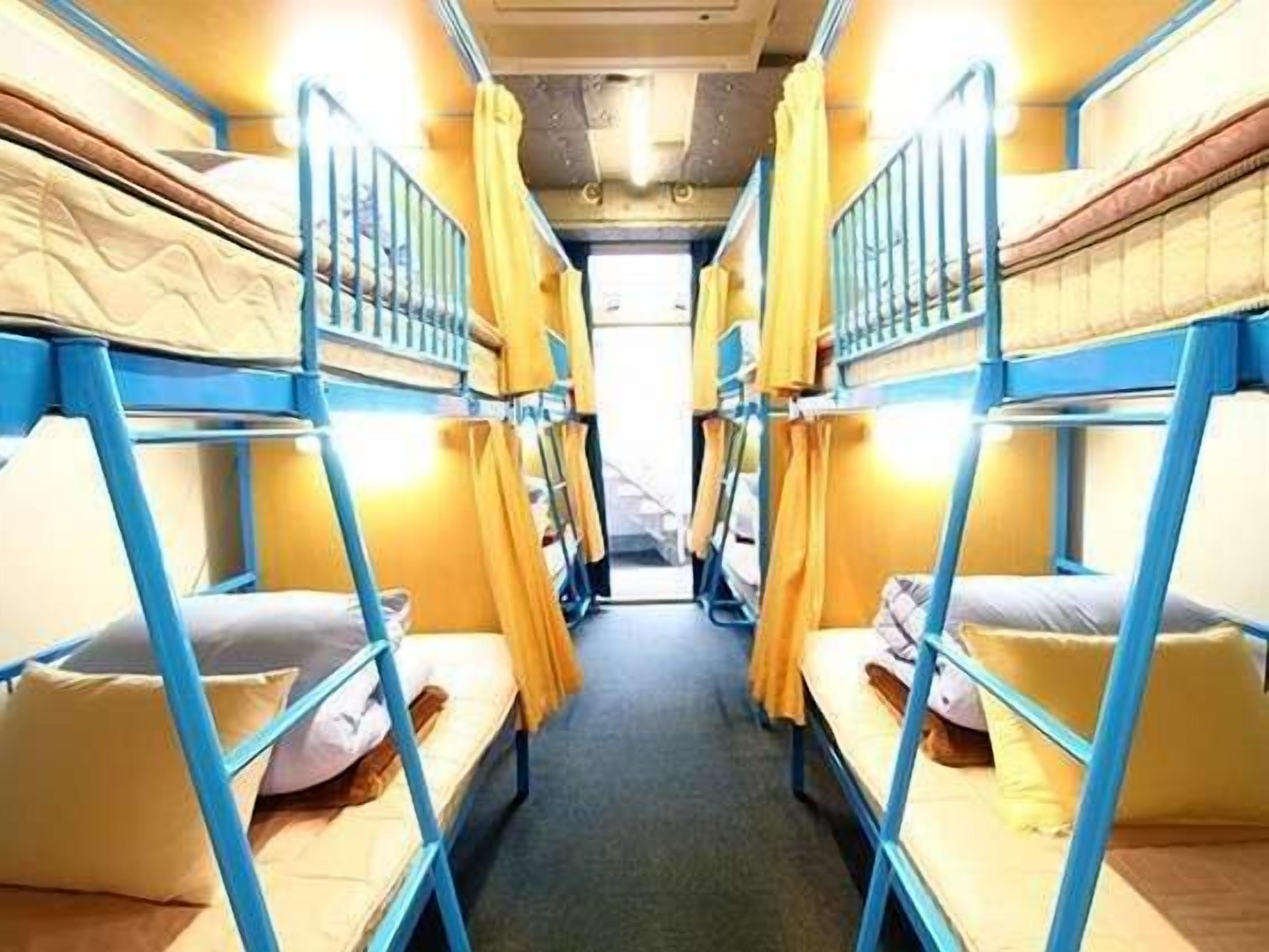 Cortinas blackout, ferros/tábuas de passar roupa, Wi-Fi de cortesia