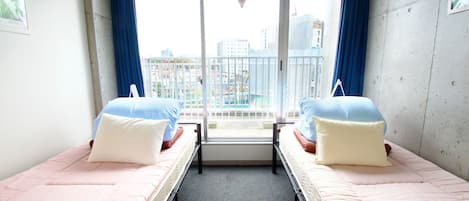 Twin Room, 2 Single Beds, Non Smoking, Shared Bathroom