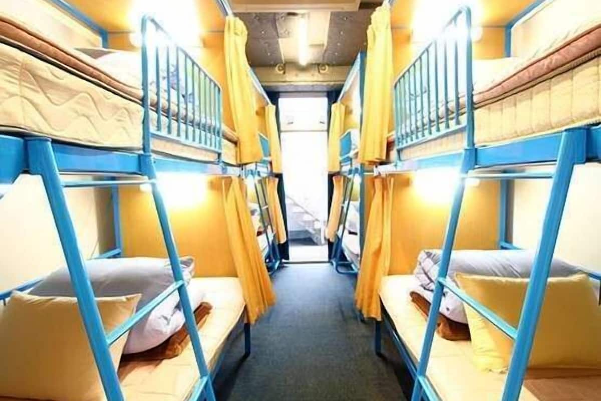 1 bedroom, blackout drapes, iron/ironing board, free WiFi
