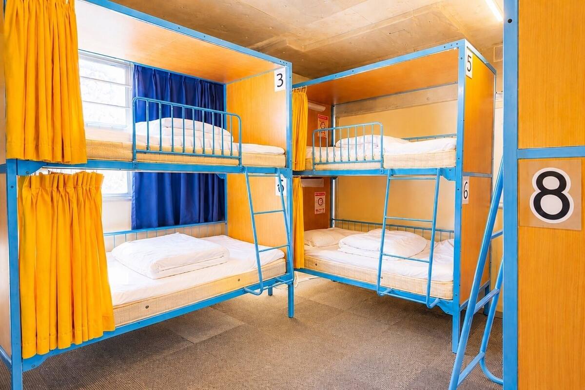 Cortinas blackout, tabla de planchar con plancha y wifi gratis