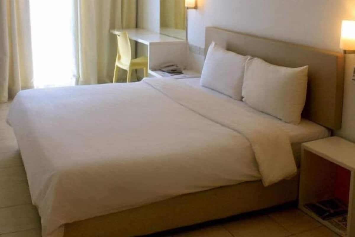 In-room safe, rollaway beds, free WiFi