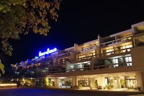 Façade de l’hébergement - soirée/nuit