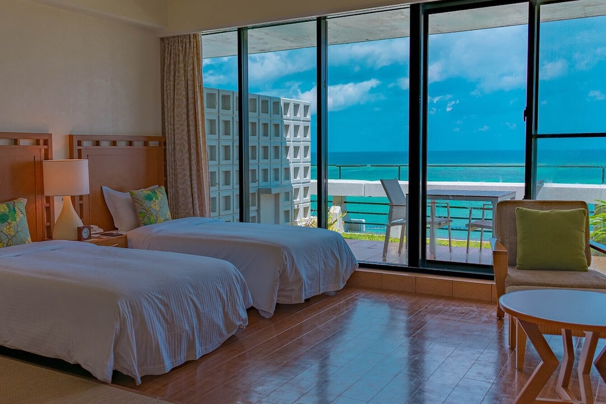 In-room safe, free WiFi, bed sheets