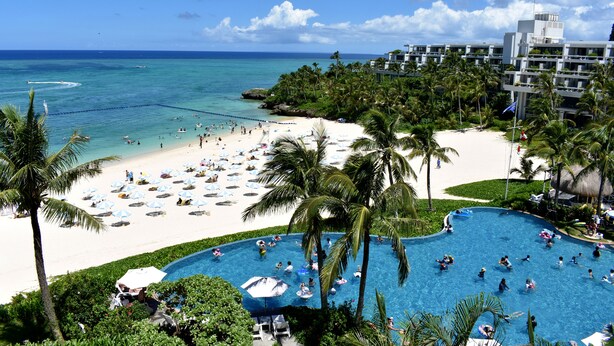 A resort with a pool, beach, and ocean view. - THE MOON BEACH MUSEUM RESORT (Onna)