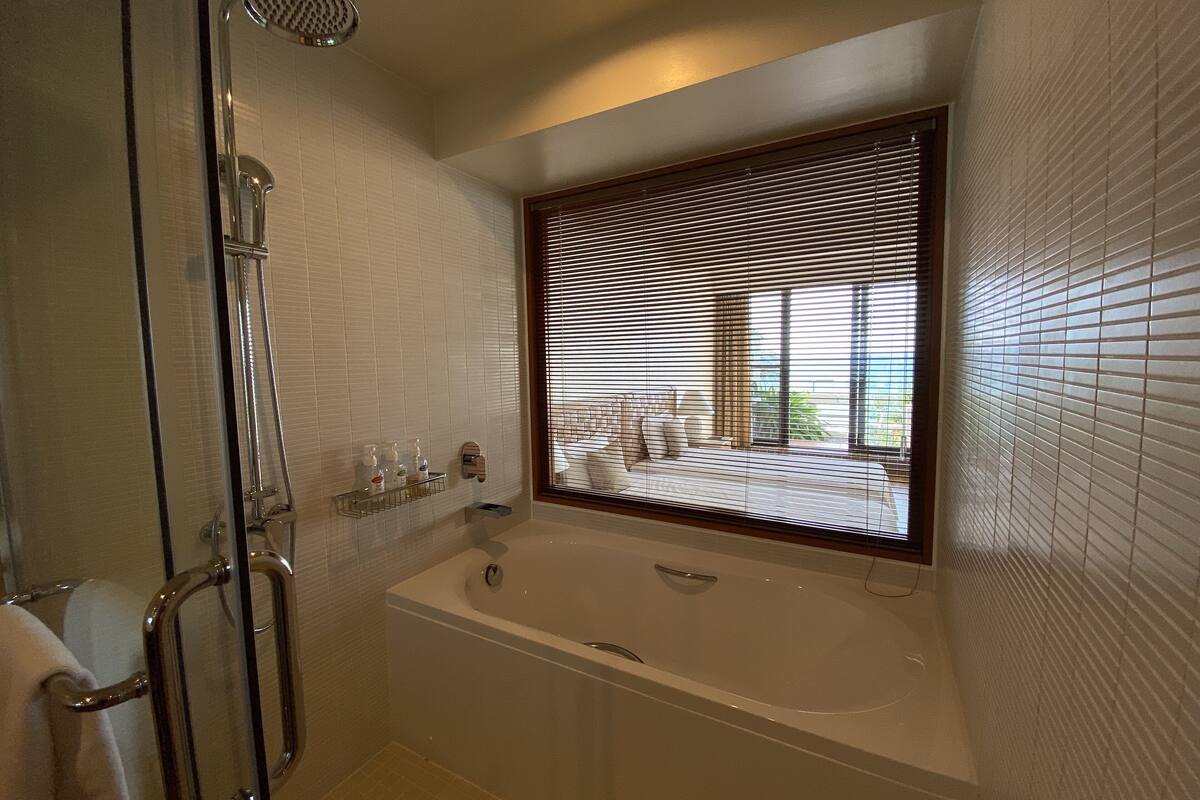 separate bathtub and shower, rainfall showerhead, free toiletries