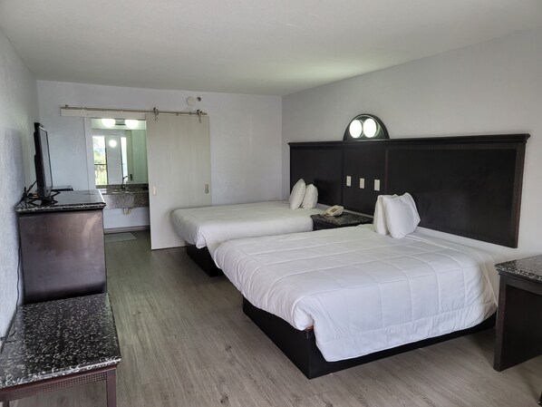 Camera Standard, 2 letti queen, non fumatori | Ferro/asse da stiro, Wi-Fi gratuito, lenzuola