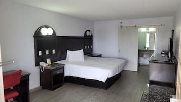 Chambre Standard, 1 très grand lit, non-fumeurs | Fer et planche à repasser, Wi-Fi gratuit, draps fournis