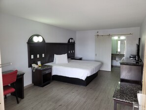 Tabla de planchar con plancha, wifi gratis y ropa de cama 