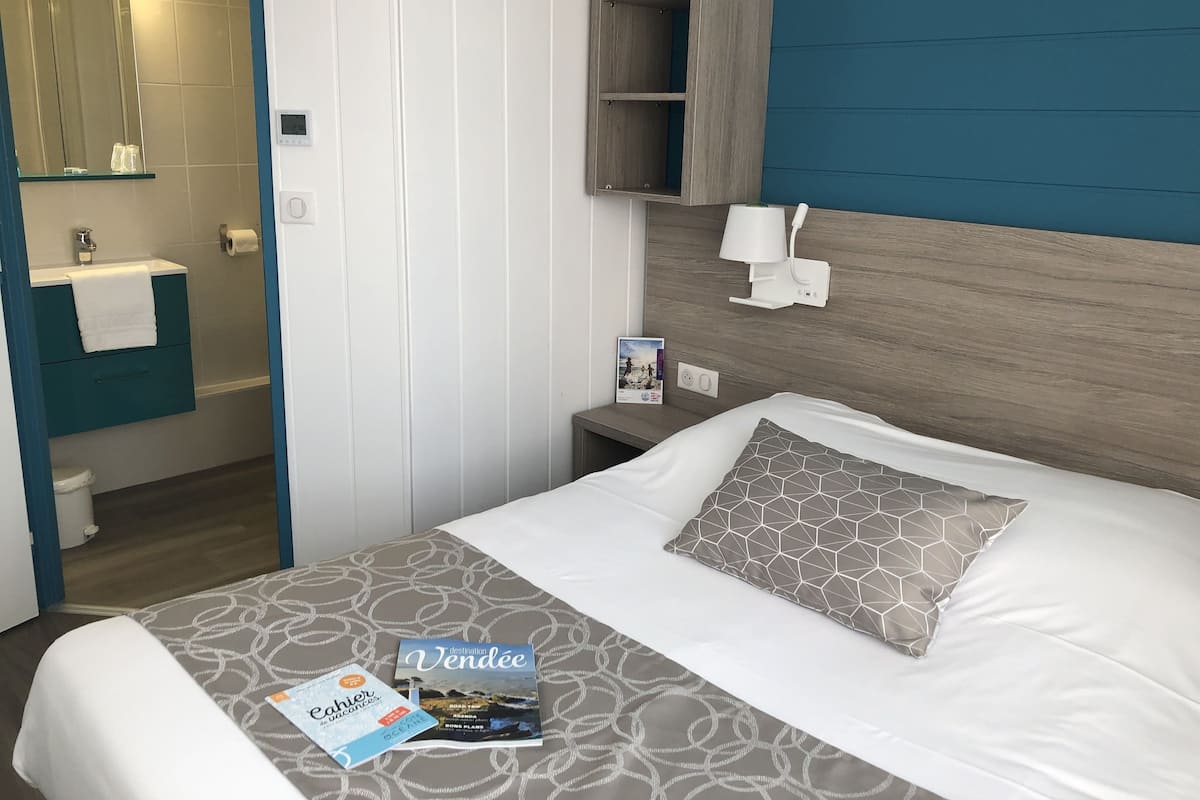 1 bedroom, Select Comfort beds, individually furnished, desk