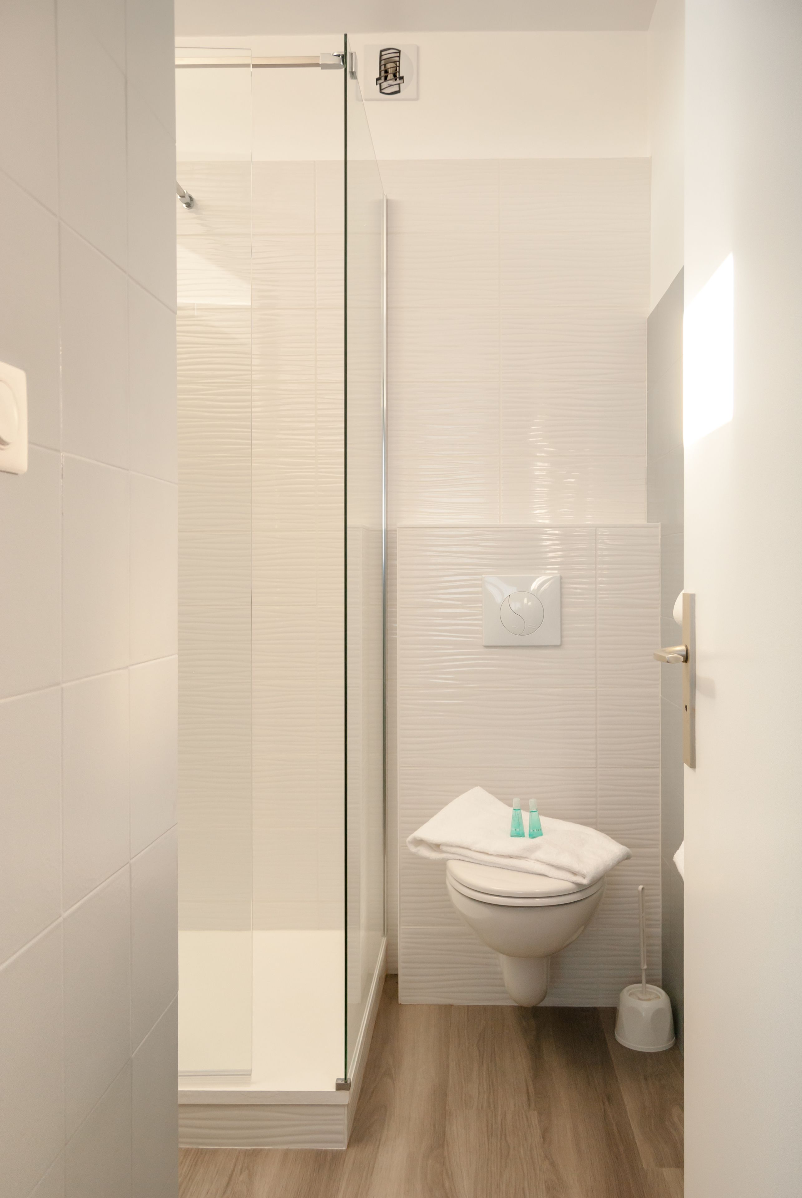 comfort double room, 1 bedroom, non smoking, courtyard view | bathroom | shower, rainfall showerhead, free toiletries, hair dryer