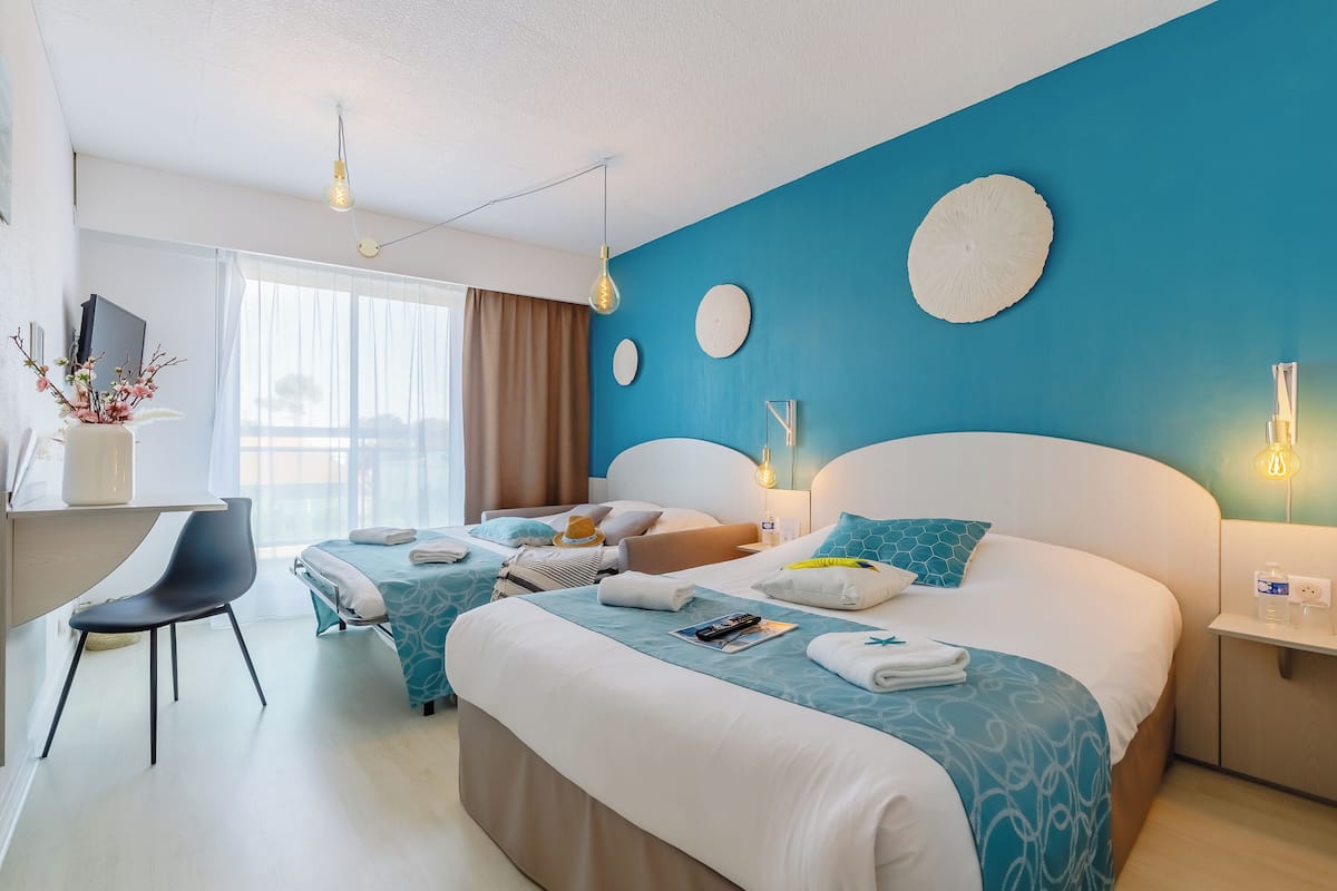 ห้องคอมฟอร์ทสำหรับสี่ท่าน, ปลอดบุหรี่, วิวเมือง | เตียง Select Comfort, โต๊ะทำงาน, พื้น  ที่ทำงานแบบใช้แล็ปท็อป