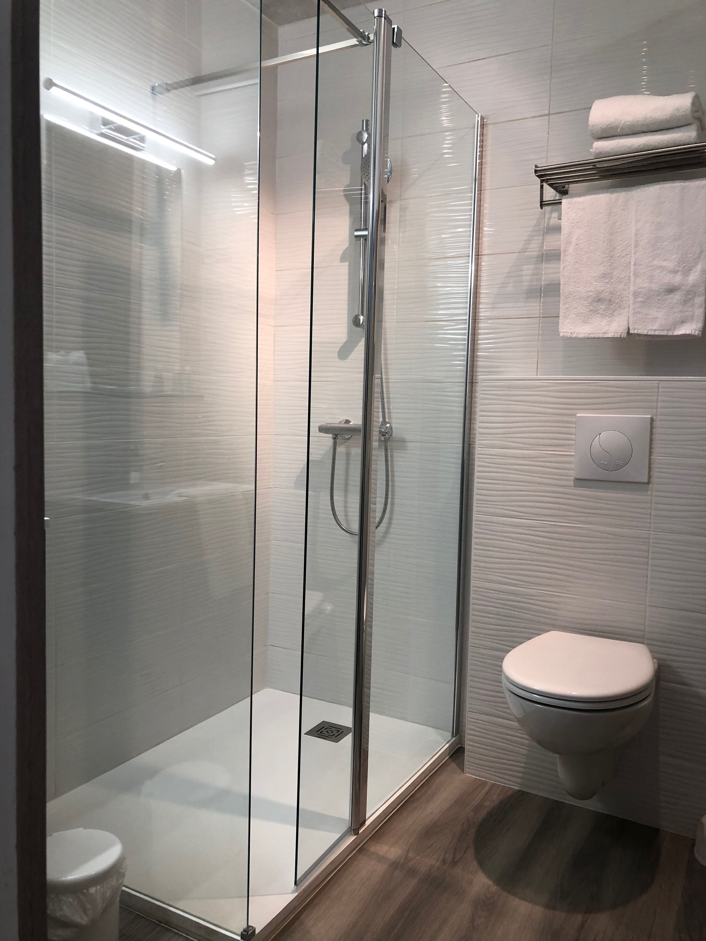 shower, rainfall showerhead, free toiletries, hair dryer