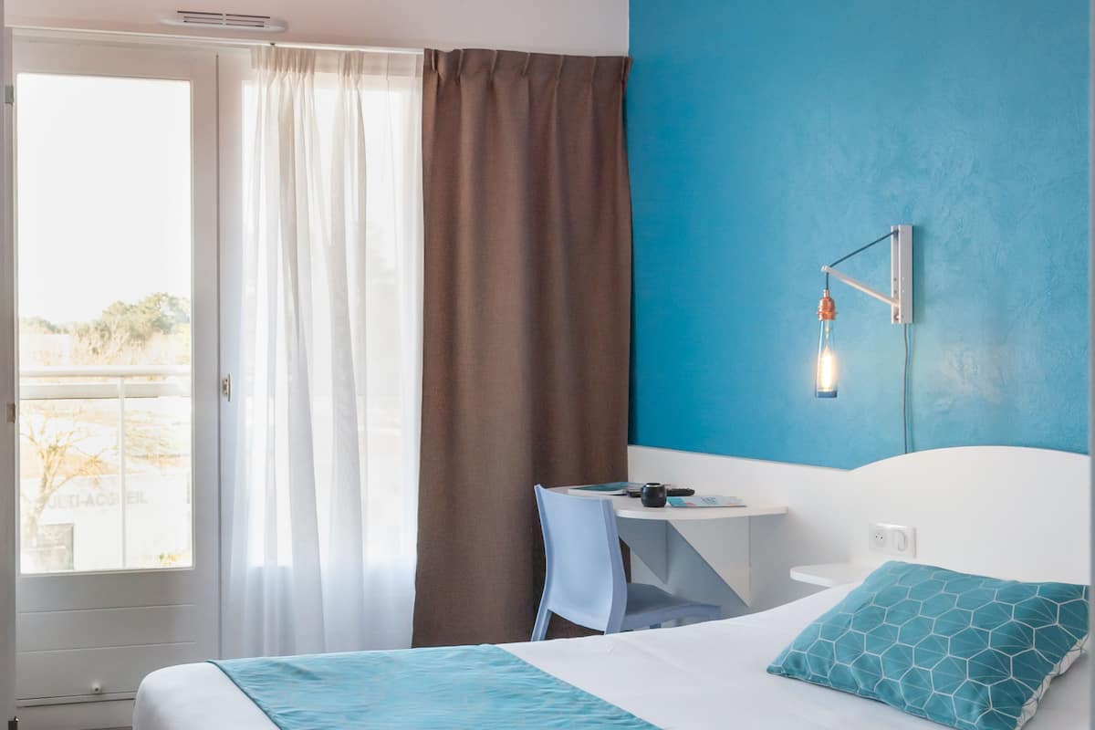 Superior Double Room, 1 Queen Bed, Non Smoking, Balcony | 1 bedroom, Select Comfort beds, individually furnished, desk