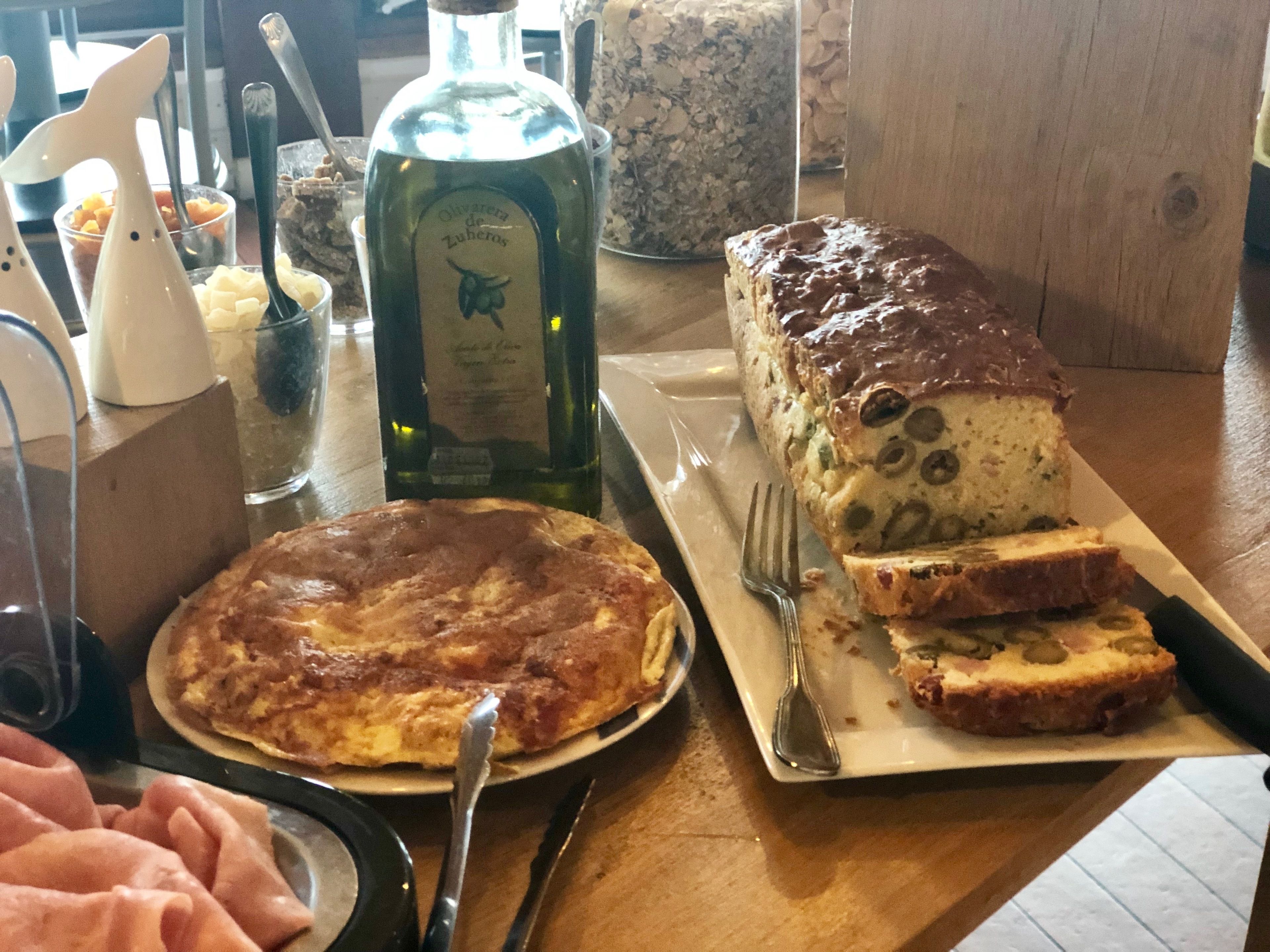 daily buffet breakfast (eur 14 per person)