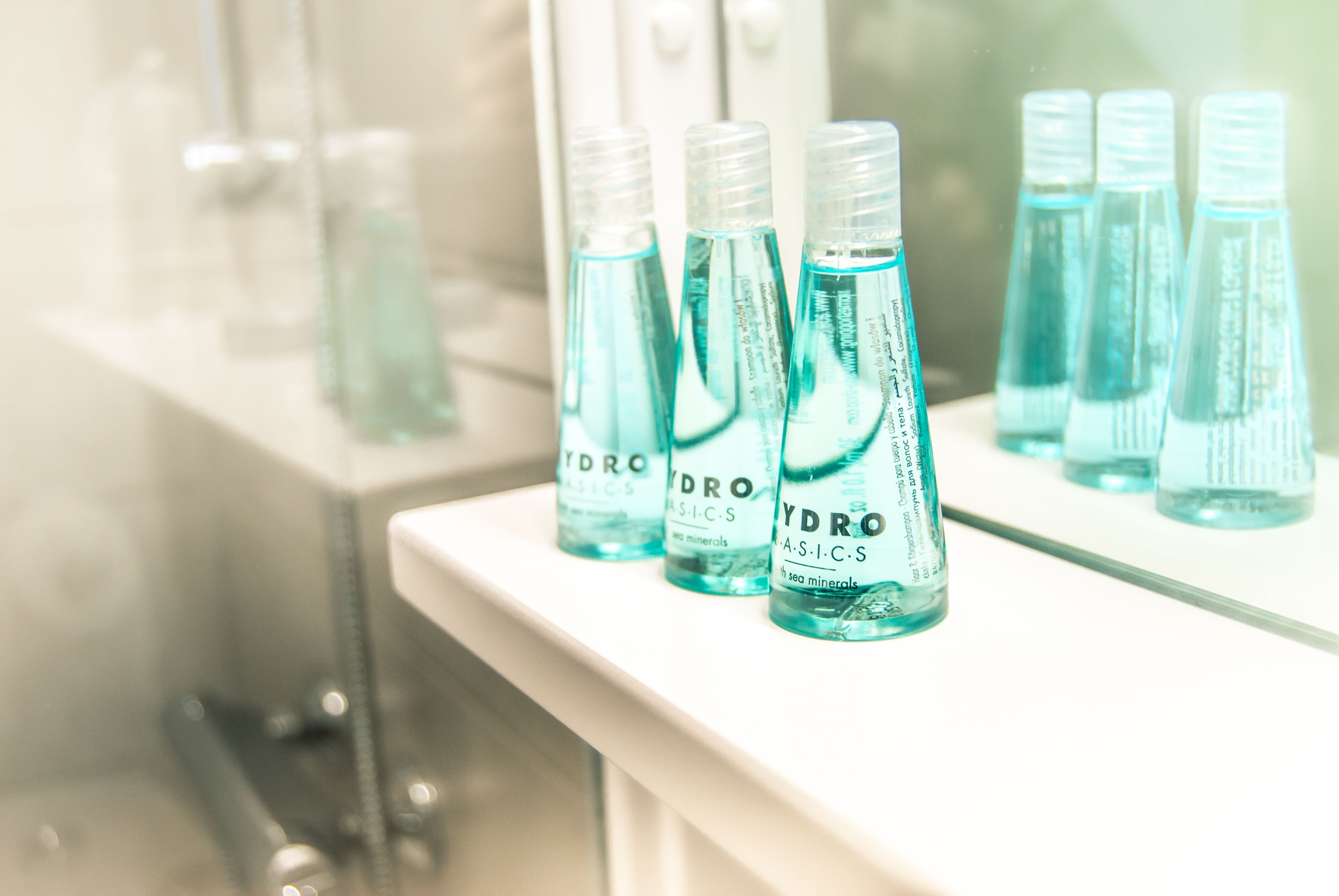 shower, rainfall showerhead, free toiletries, hair dryer